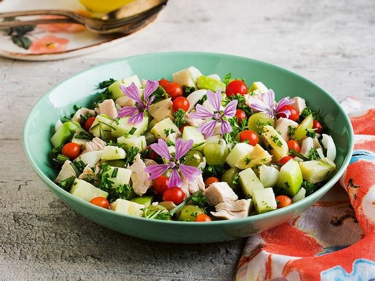 Tarhun Otlu Tavuk Salatası