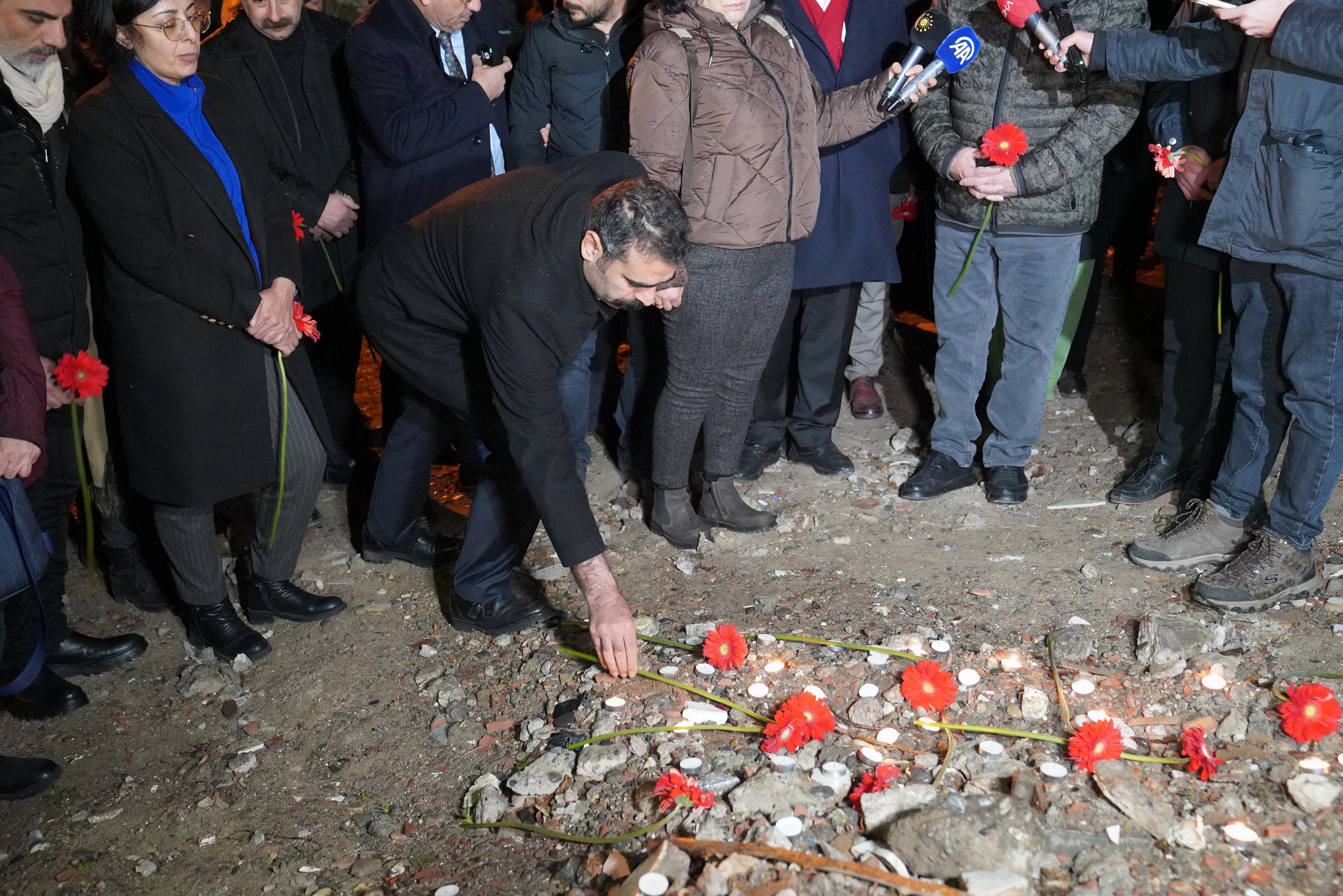 Diyarbakır’da 6 Şubat Depremlerinde Hayatını Kaybedenler Anıldı