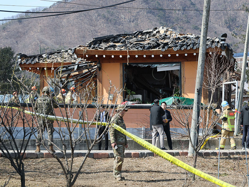 Güney Kore'de Tatbikat Kazası Yerleşim Bölgesine 8 Bomba Düştü (2)
