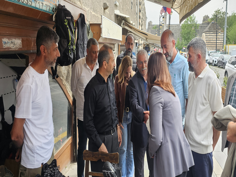 Diyarbakır’da Serra Bucak’tan Sur Esnafına Ziyaret2