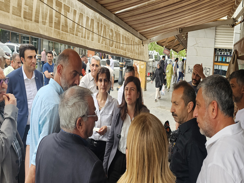 Diyarbakır’da Serra Bucak’tan Sur Esnafına Ziyaret3