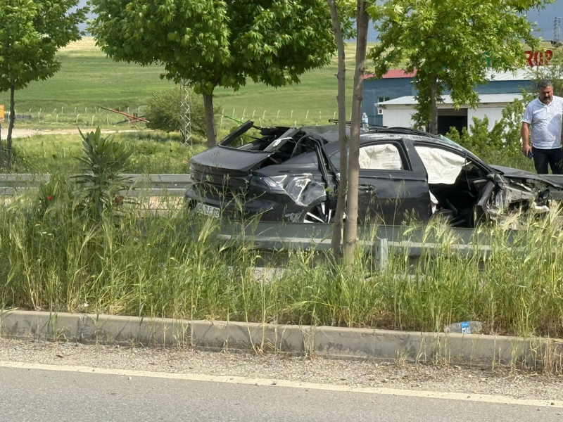 Diyarbakır’da Tehlikeli Sollama Kazaya Yol Açtı 2 Yaralı (2)