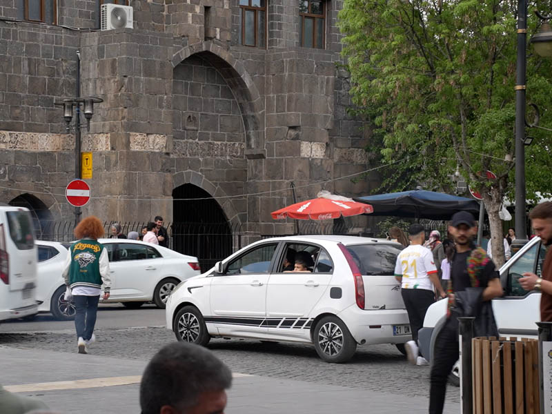 Diyarbakırlılara Sorduk, Kentin Girişine Ne Yazardınız3