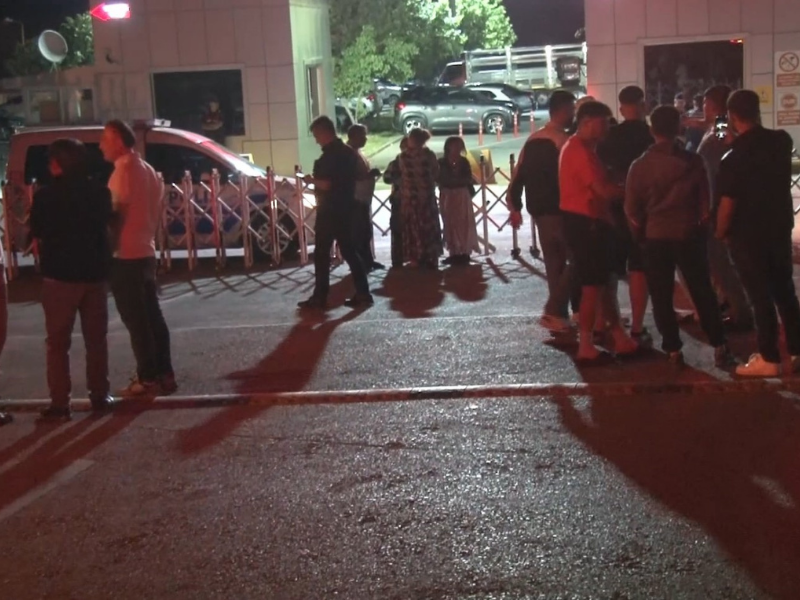 Cezaevi Önlerinde Tahliye Bekleyişi Başladı (2)