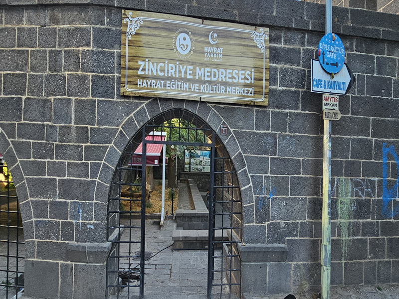 Diyarbakır'da Anız Yangını Tarihi Alan Tehlike Atlattı2