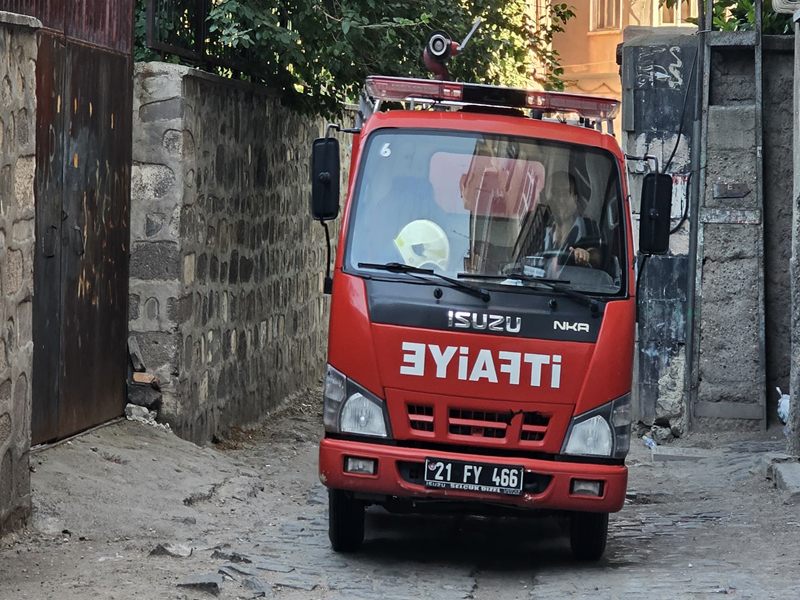 Diyarbakır'da Anız Yangını Tarihi Alan Tehlike Atlattı3