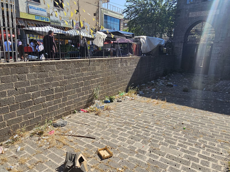 Diyarbakır'daki Tarihi Yerler Çöp Yuvasına Döndü3