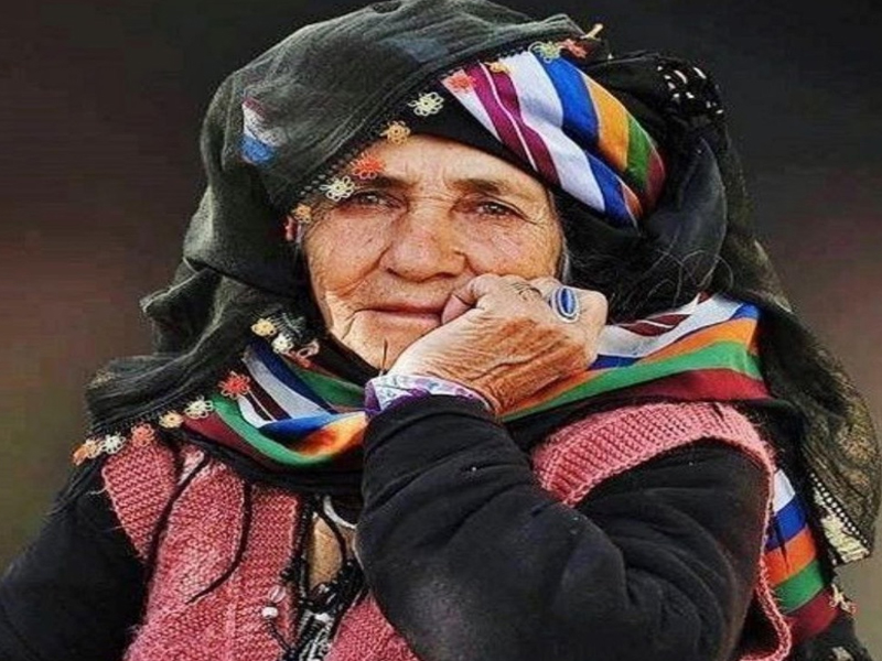 Kürtlerin Dört Parçada Şekillenen Elbise Kültürü2