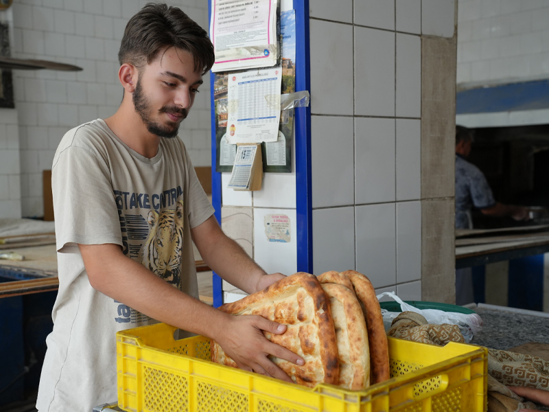 Diyarbakır’da 400 Derece Sıcağın Başında Ekmek Mücadelesi3