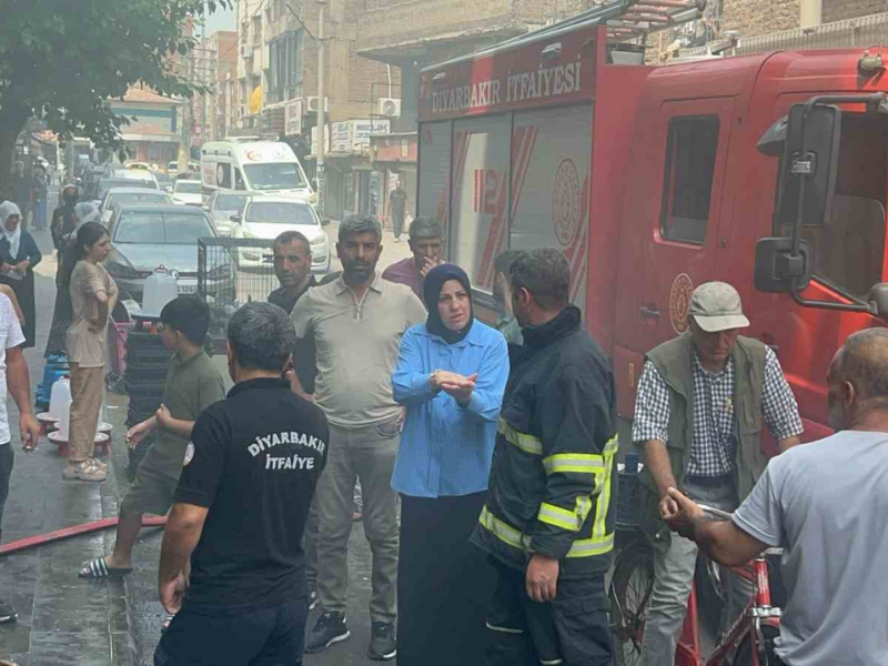 Diyarbakır’da Ev Yangını Paniği (1)