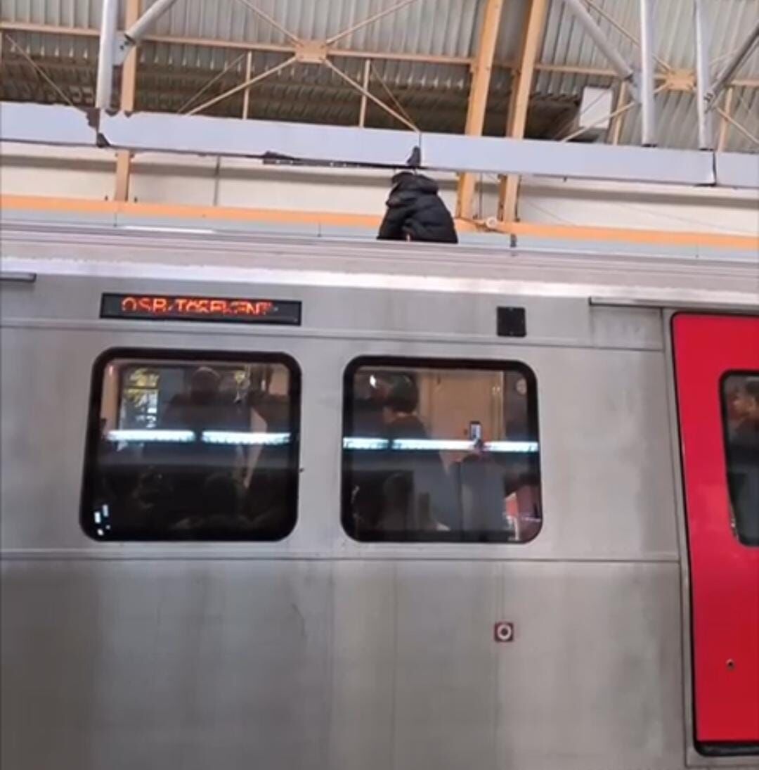 Metronun Uzerine Cikti Seferler Durdu 28158 (1)