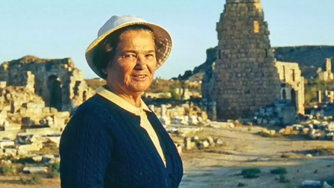 Jale Inan Kimdir Jale Inan Nasil Oldu Jale Inan Kitaplari 1664260431 1644