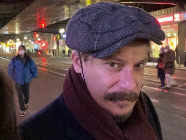 Erk Acarer Kimdir (2)