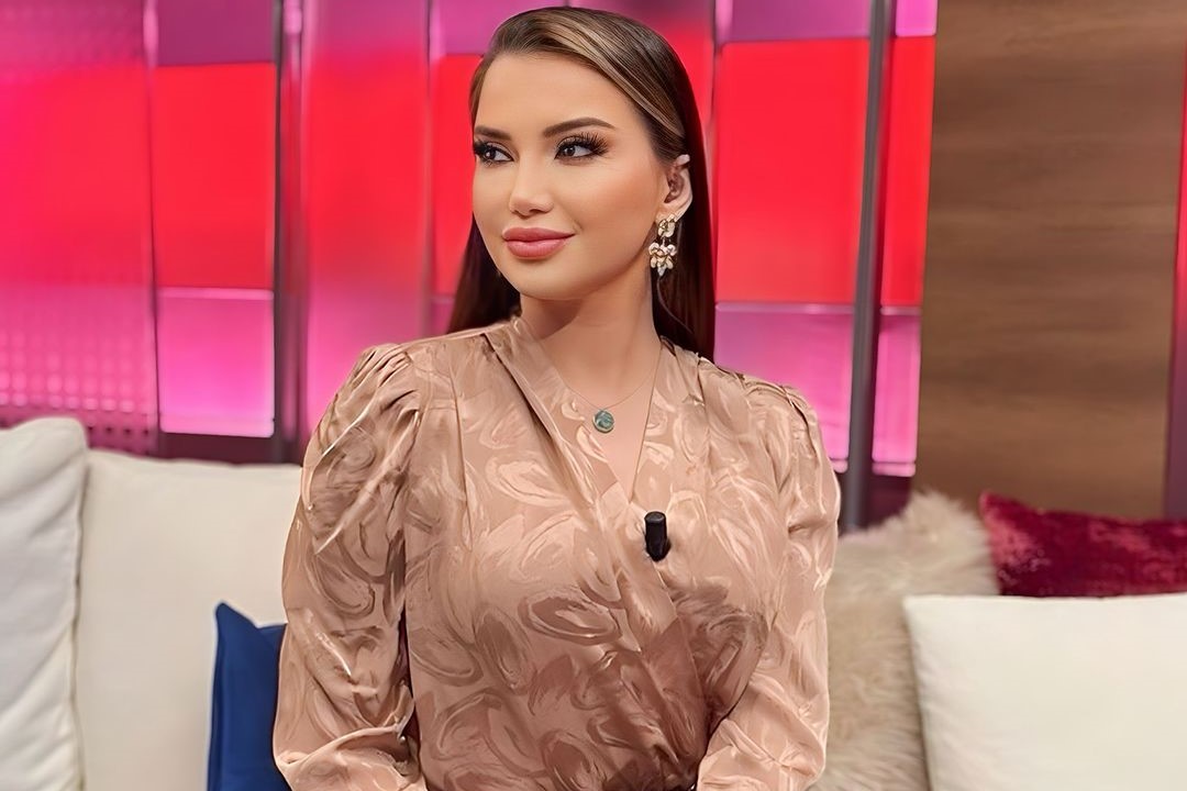 Esra Ezmeci Kimdir (4)