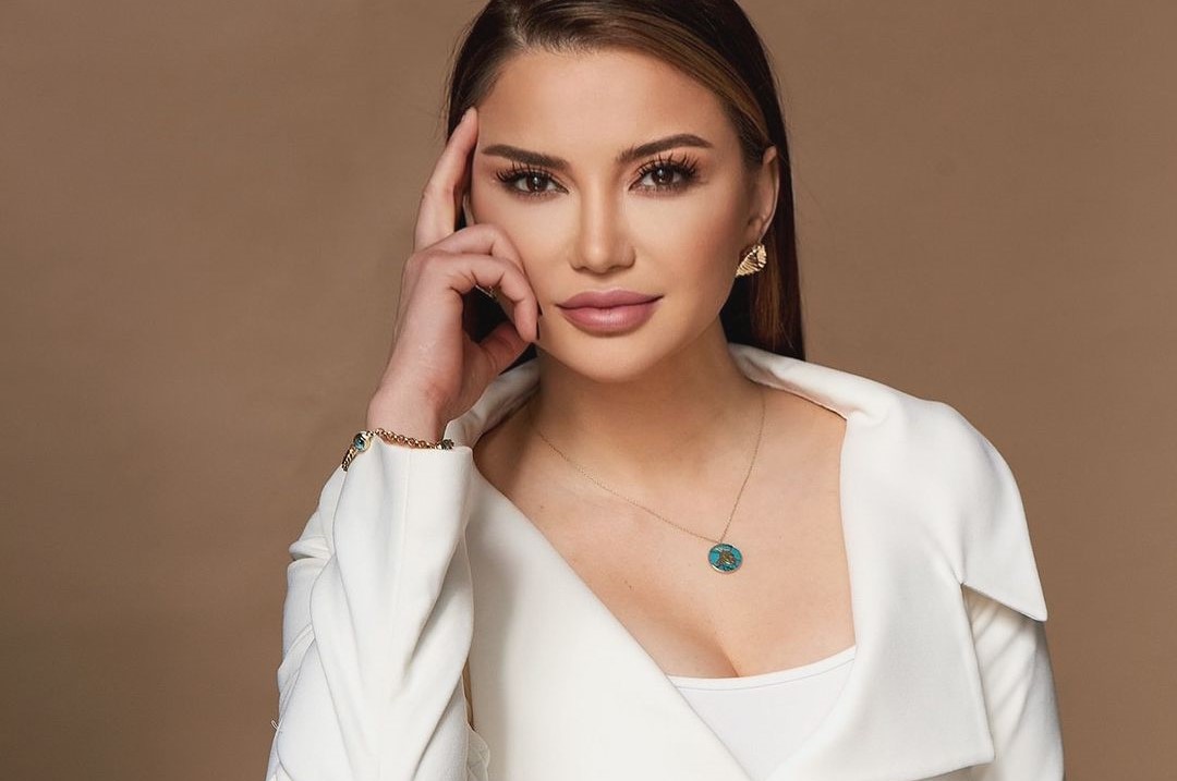 Esra Ezmeci Kimdir (6)