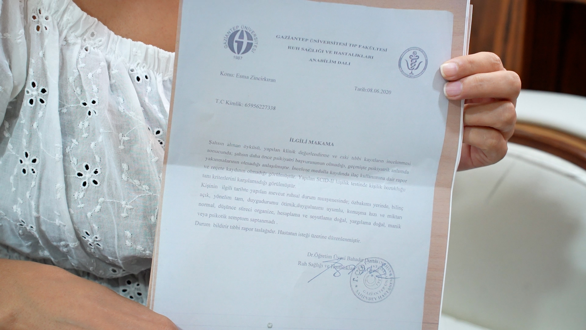 C1976.00 00 00 00. Still001