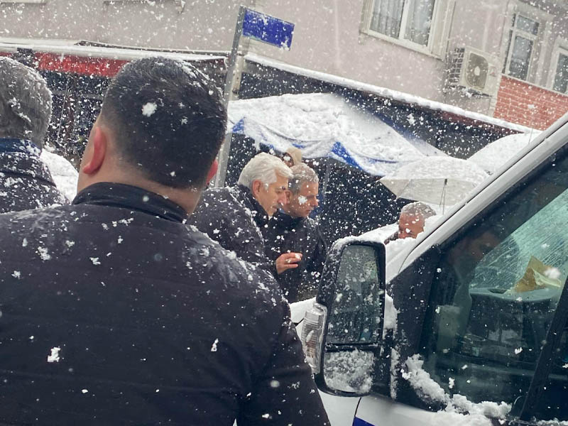 Akp'li Belediye, Chp'li Belediyenin Cami Önünde Çorba Dağıtmasını Engelledi2