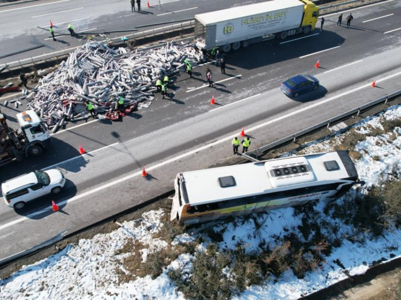 Diyarbakır İstanbul Seferi Yapan Otobüs Kaza Yaptı (2)