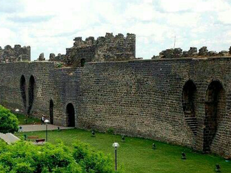 Diyarbakır Surları’nın Gizemli Kapıları3