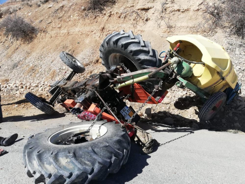 Malatya’da Feci Kaza! Devrilen Traktör Sürücüsünün Üzerine Düştü-2