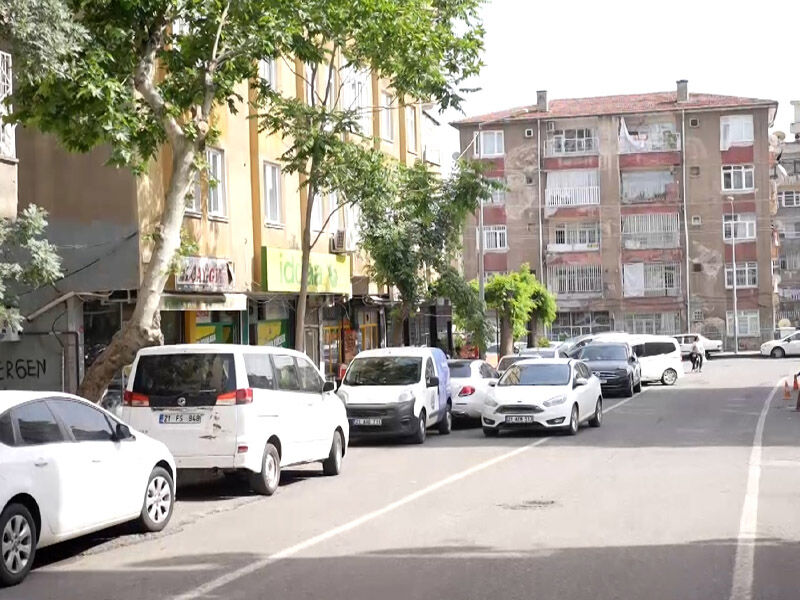 Diyarbakır’daki Bu Mahallede Para Çekmek Için Taksiye Biniyorlar4