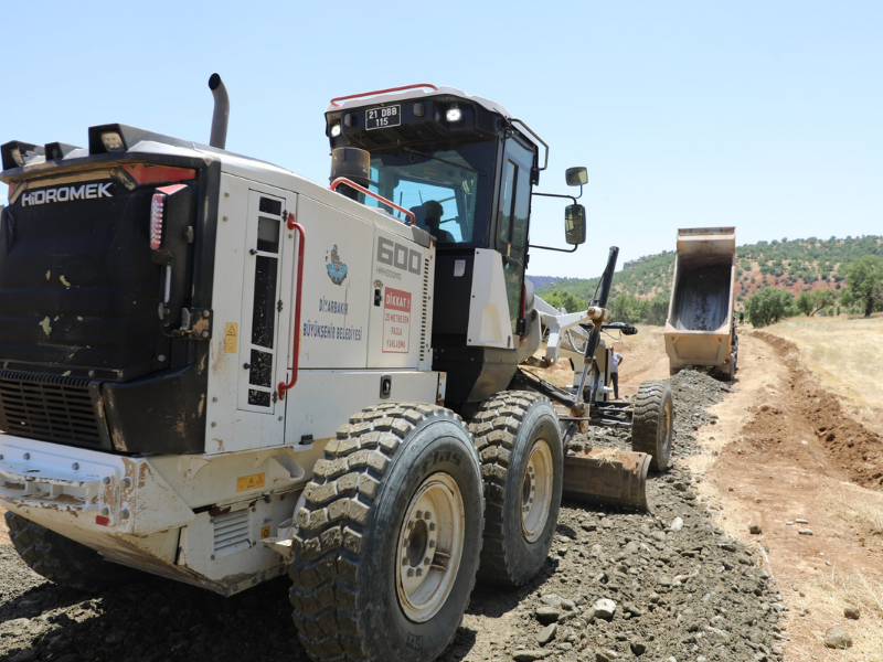 Diyarbakır’da Boşaltılan Köylere Dönüş Için Yol Çalışması (3)