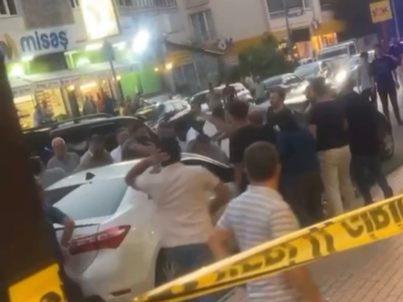 Sokak Ortasında Silahlar Konuştu! 4 Yaralı
