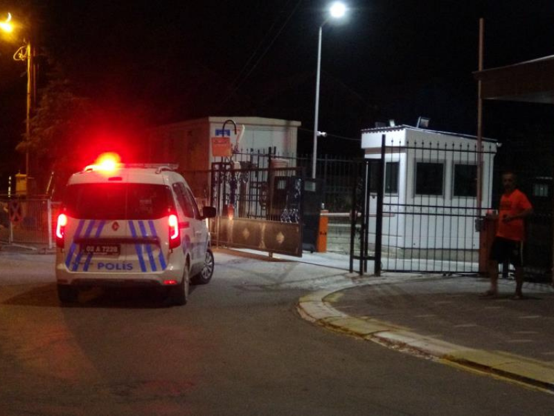 Adıyaman’da Emniyet Binasında Bir Kişi Yaşamını Yitirdi (1)