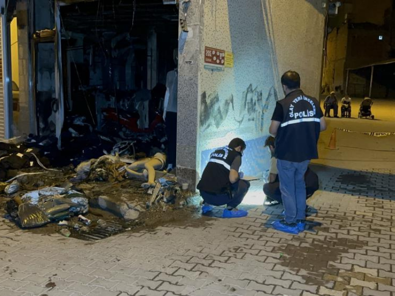 Adıyaman’da Kot Satış Noktasına Molotofkokteyli Saldırı (1)