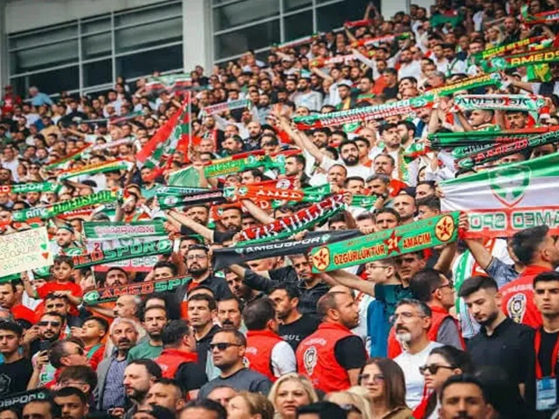 Amedspor Taraftarlarından Siyahlı Tepki!-1