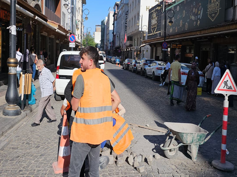 Diyarbakır'daki Tarihi Ilçenin Yolları Onarıldı3