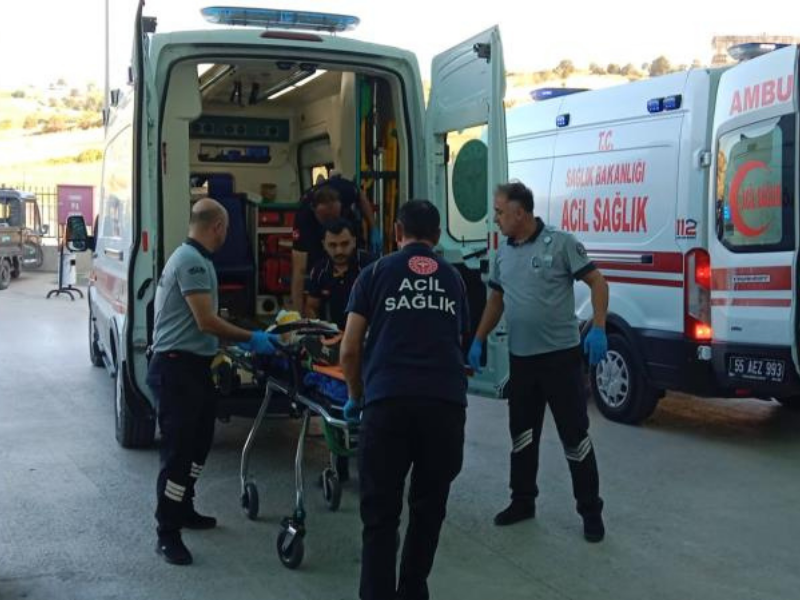 İki Araç Kafa Kafaya Çarpıştı 13 Yaralı, 1 Can Kaybı (1)