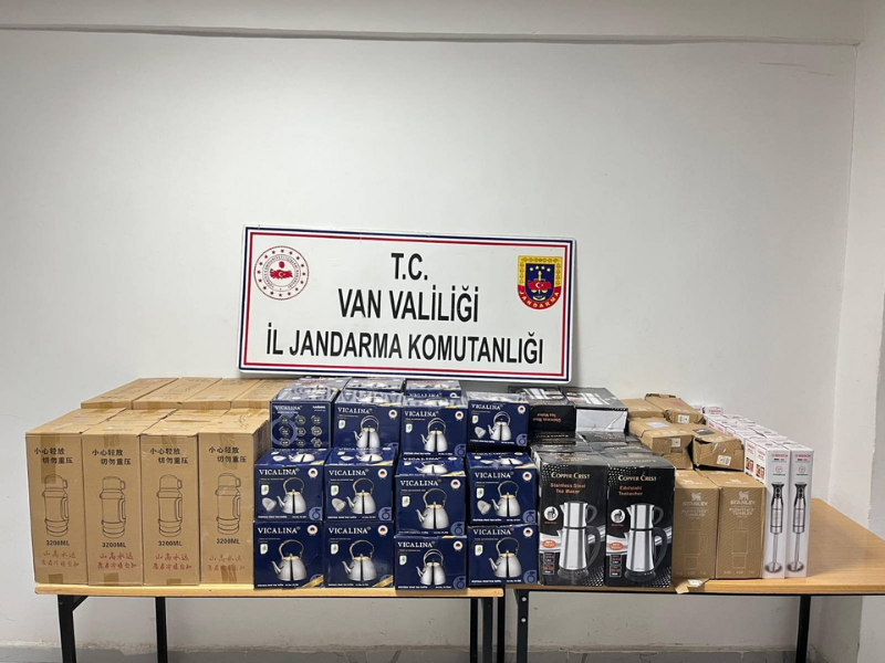 Kaçak Çaydan Silaha, Yüklü Miktarda Malzeme Yakalandı (2)