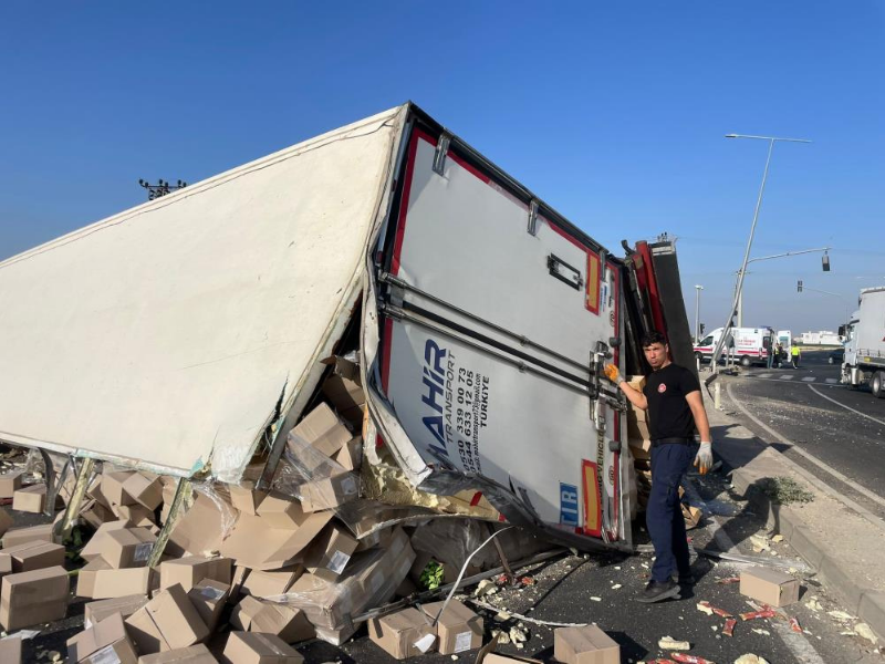 Mardin’de Korkunç Kaza Halk Otobüsü Ile Tır Çarpıştı, 12 Yaralı (2)