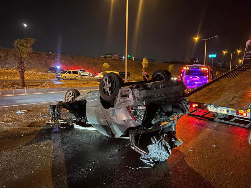 Takla Atan Araçtan Yaralı Çıkarıldı, Durumu Ağır (2)