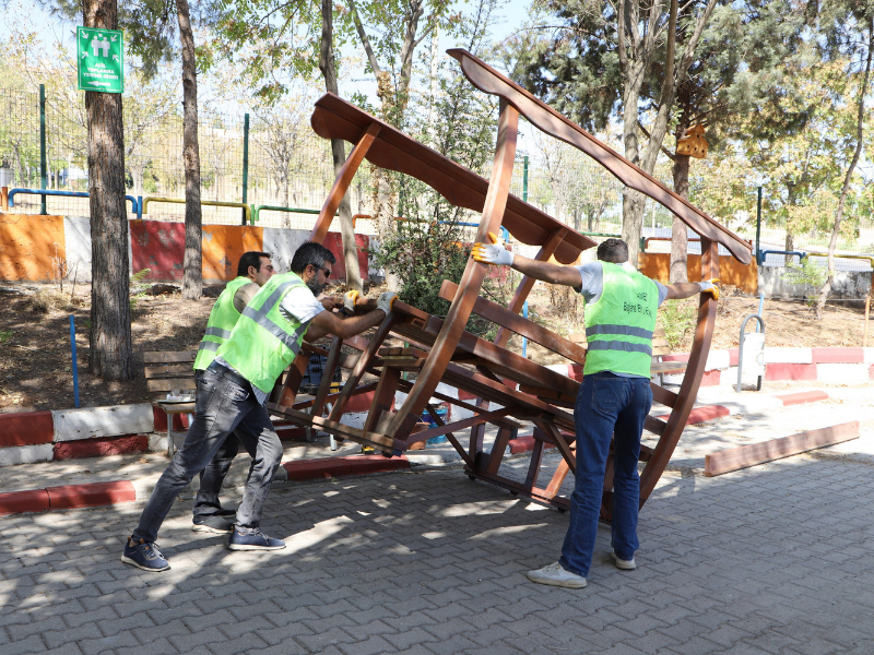 Diyarbakır’da Kamu Alanlarına Kent Mobilyası Desteği (2)