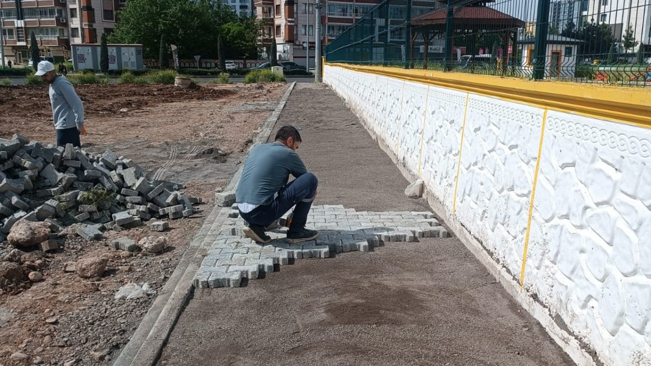 Diyarbakır’da okul çevresinde kaldırım düzenlemesi yapıldı