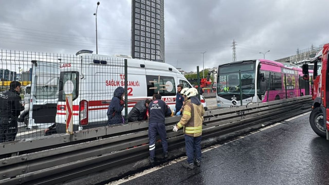 İstanbul’da metrobüs kazası: 1 ölü, 20 yaralı