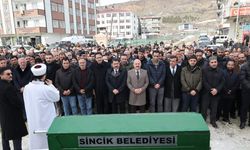 Evinde ölü bulunan meclis üyesi dualarla uğurlandı