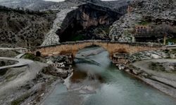 Adıyaman'daki tarihi köprü depremlere meydan okuyor