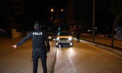 Polis mahalleyi kapatıp uygulama yaptı