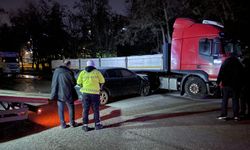 Polisten alkollü sürücü park halindeki TIR’a çarparak durdu