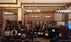 Diyarbakır'da yazarlık atölyesi kursiyerlerine sertifika