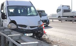 Kamyon, servis minibüslerine çarptı: 10 işçi yaralandı