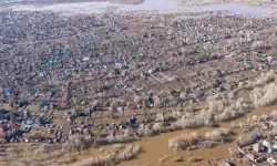 Kazakistan'da sel felaketi binlerce insanı yerinden ettirdi