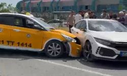 Diyarbakır’da kalp krizi geçiren taksici kazaya karıştı: 2 yaralı