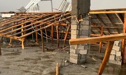 Diyarbakır'da şiddetli fırtına evin çatısını uçurdu