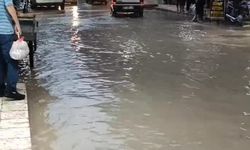 Şanlıurfa'da sağanak yağış cadde ve sokaklar göl oldu