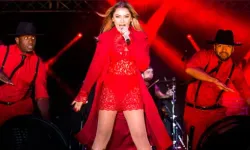 Hadise Diyarbakır'da ‘Lorke’ şarkısıyla halay çekti