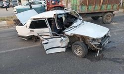 Diyarbakır'da otomobil ile traktör çarpıştı: 3 yaralı
